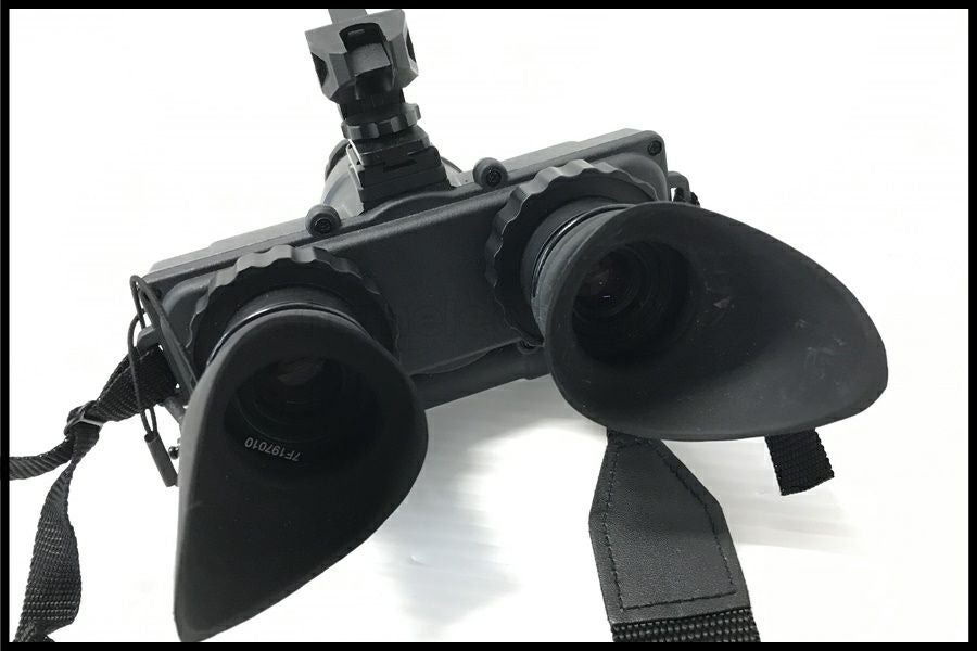 東京)ATN NVG7 WPTI 2.5世代ナイトビジョン付属品あり