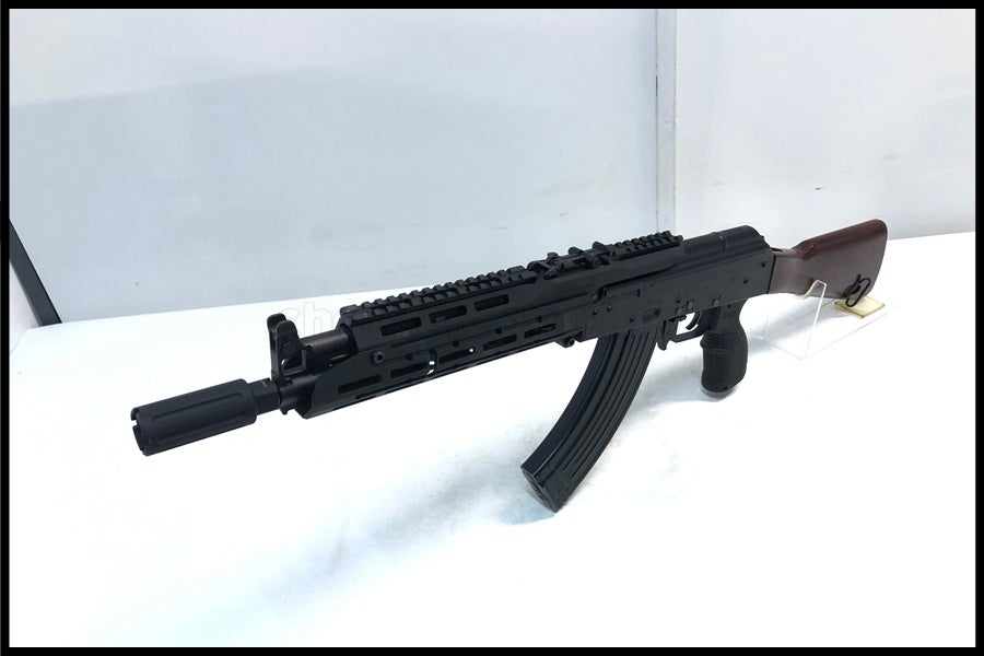 東京)東京マルイ AKM ガスブローバック カスタム品 予備マガジン付