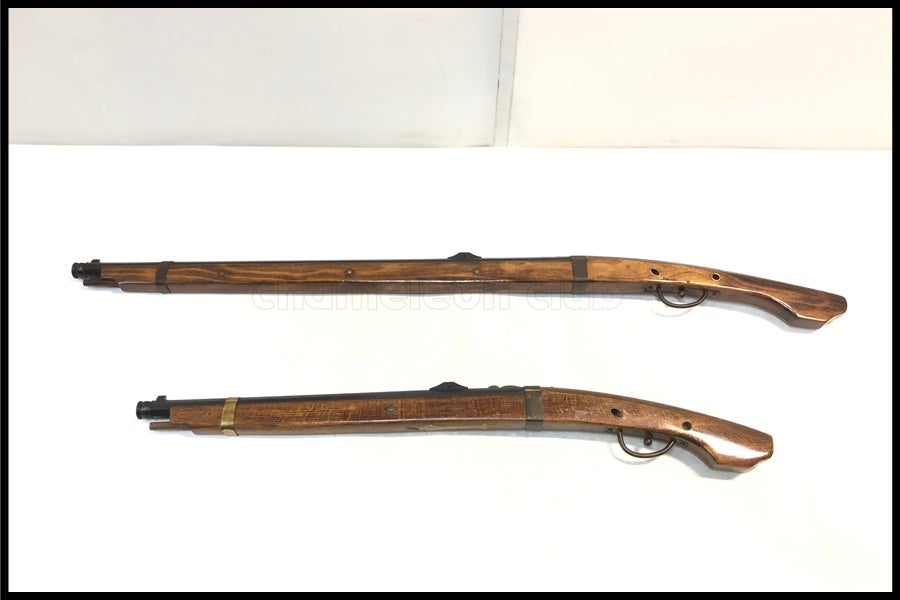 【中古】アンティーク風火縄銃レプリカ装飾品破損ありジャンク品 東京)大洋銃機 火縄銃 装飾銃 レプリカ 2挺セット