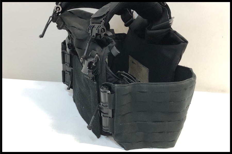 東京)FIRST SPEAR Amphibian SAPI プレートキャリア Medium BK 実物
