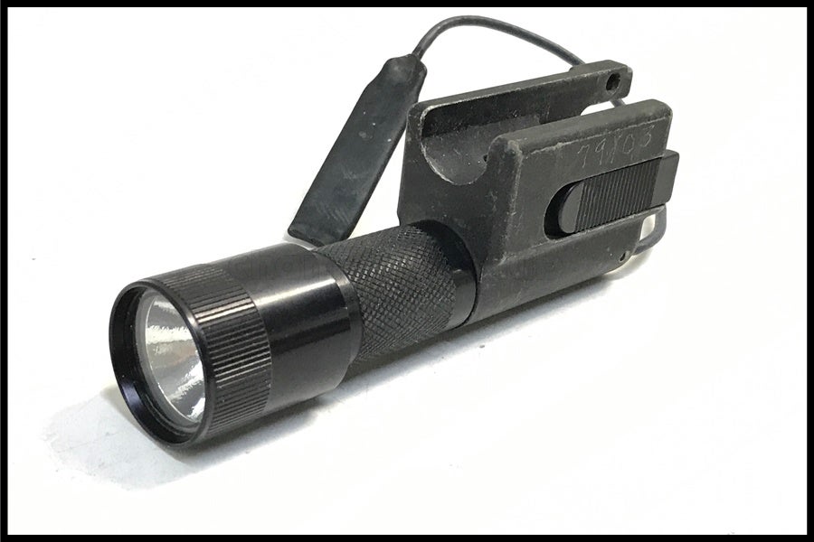 東京)LASER PRODUCTS 現SUREFIRE 633Rウェポンライト実物 M92F用