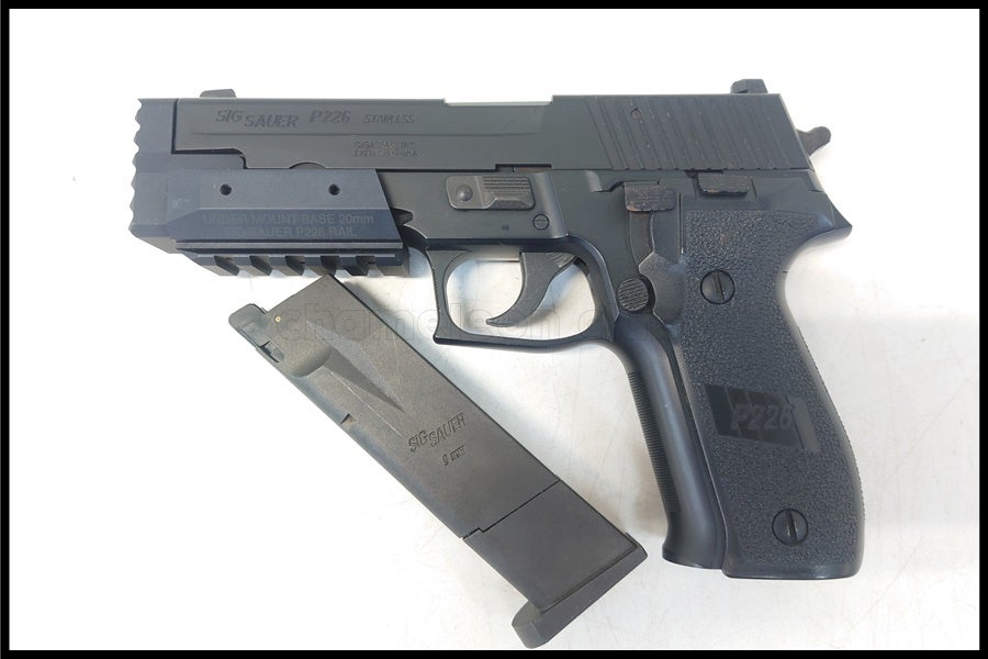 東京)東京マルイ SIG P226レイル カスタム品 ガスブローバック