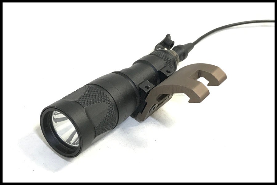 東京)NB SUREFIREタイプ M300V フラッシュライト