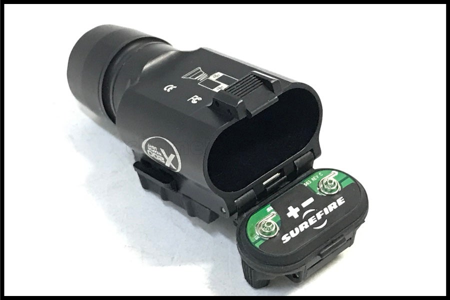 東京)SUREFIRE X200A ウェポンライト 実物