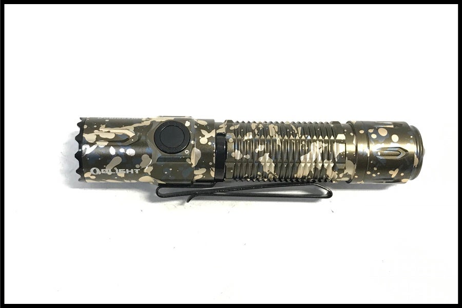 東京)OLIGHT WARRIOR 3デザートカモ フラッシュライト