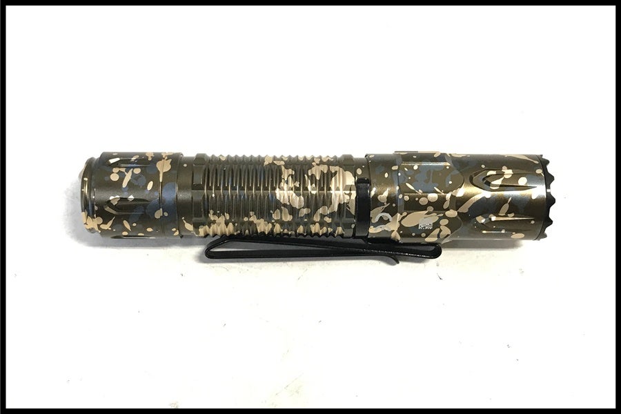 OLIGHT WARRIOR 3 タクティカルライト デザートカモ 東京)OLIGHT WARRIOR 3デザートカモ フラッシュライト