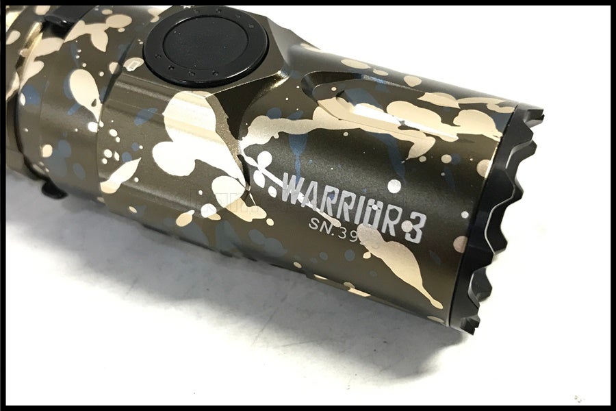 OLIGHT WARRIOR 3 タクティカルライト デザートカモ 東京)OLIGHT WARRIOR 3デザートカモ フラッシュライト