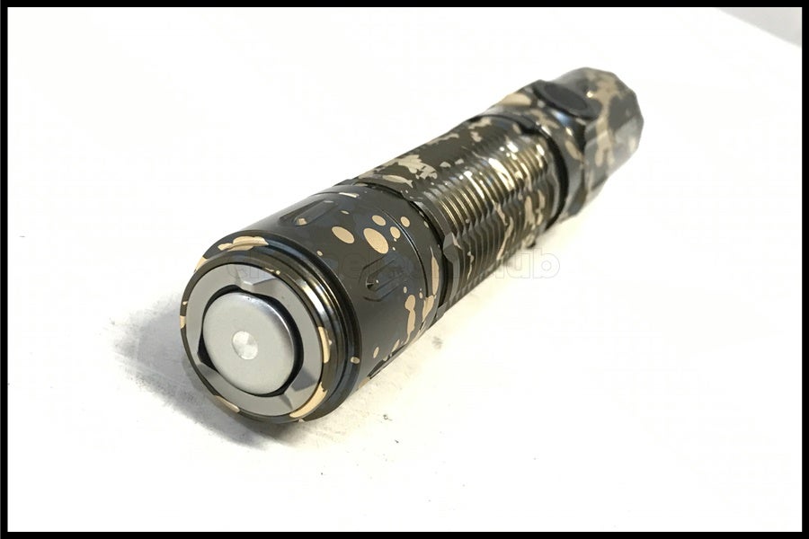 東京)OLIGHT WARRIOR 3デザートカモ フラッシュライト