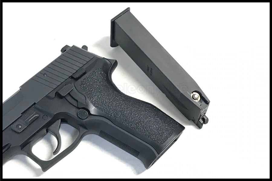 東京)東京マルイ SIG SAUER P226RAIL ガスブローバック 予備マグ付き
